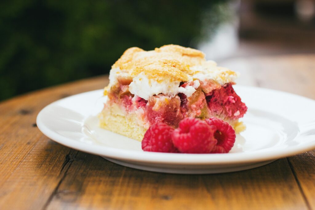 Rustic Strawberry Rhubarb Crumble with Creamy Vanilla Topping